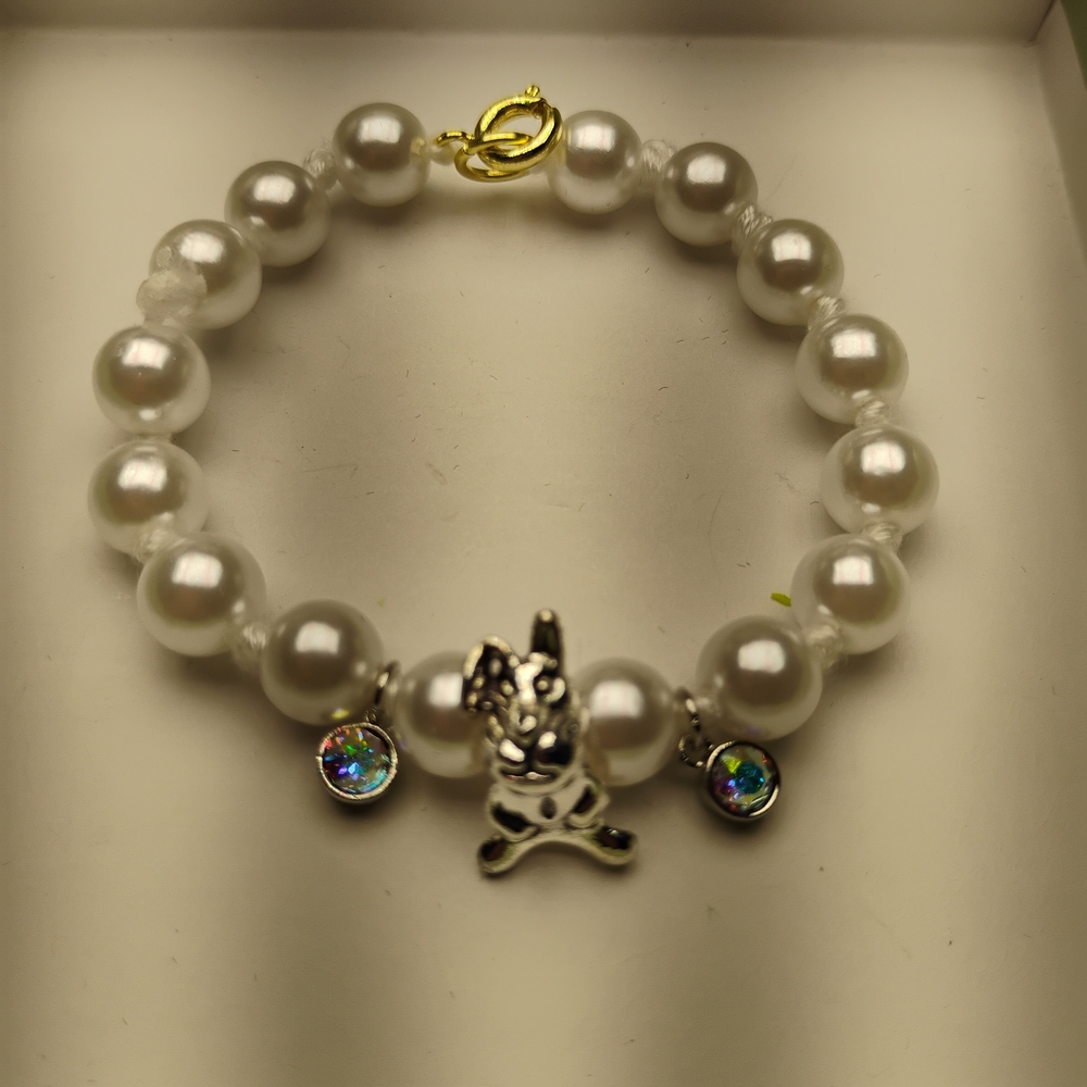 Classical Pearl Bracelet with Charm